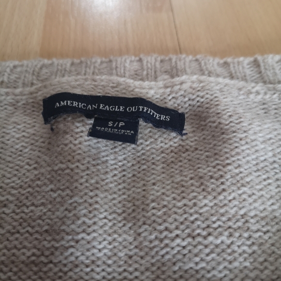 Ladies American Eagle sweater like new - Picture 3 of 5